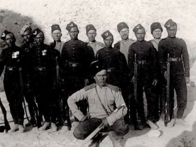 Российские оренбургские казаки и британские гуркхи. Каракорум, 1889 год Российские оренбургские казаки и британские гуркхи. Каракорум, 1889 год