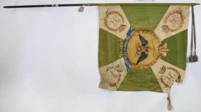 Знамя юбилейное Днепровского пехотного полка 4-го батальона. Россия, 1850 г. Шелк, масло. Полотнище: 140х140 см; Древко: 328 см; Трубка: 9 см; Подток: 9 см; Кисти: 90 см; Скоба: 7 см. ФГБУК "Государственный Эрмитаж"