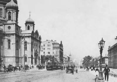 Введенский собор лейб-гвардии Семёновского полка, до 1933 г. находился напротив Царскосельского (сейчас - Витебского) вокзала Санкт-Петербурга. Храм был возведён в 1836-1842 годах для Лейб-Гвардии Семёновского полка. Архитектор Константин Тон. 8 марта 1932 года по решению Леноблисполкома собор был закрыт, в 1933 году, несмотря на то, что здание имело статус памятника архитектуры, оно было разрушено. 1 июня 2003 года на месте порушенного храма большевиками был установлен памятный знак.